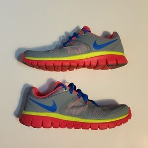 Nike Kids Gray and Red Sneakers with Blue Swoosh